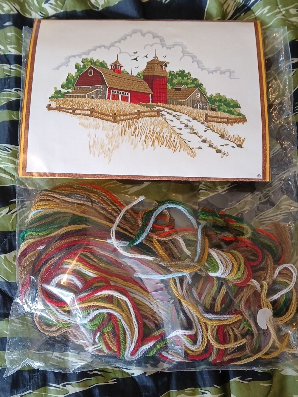 Vintage Sunset Stitchery Country Barn Embroidery Yarn Kit - Picture 1 of 6